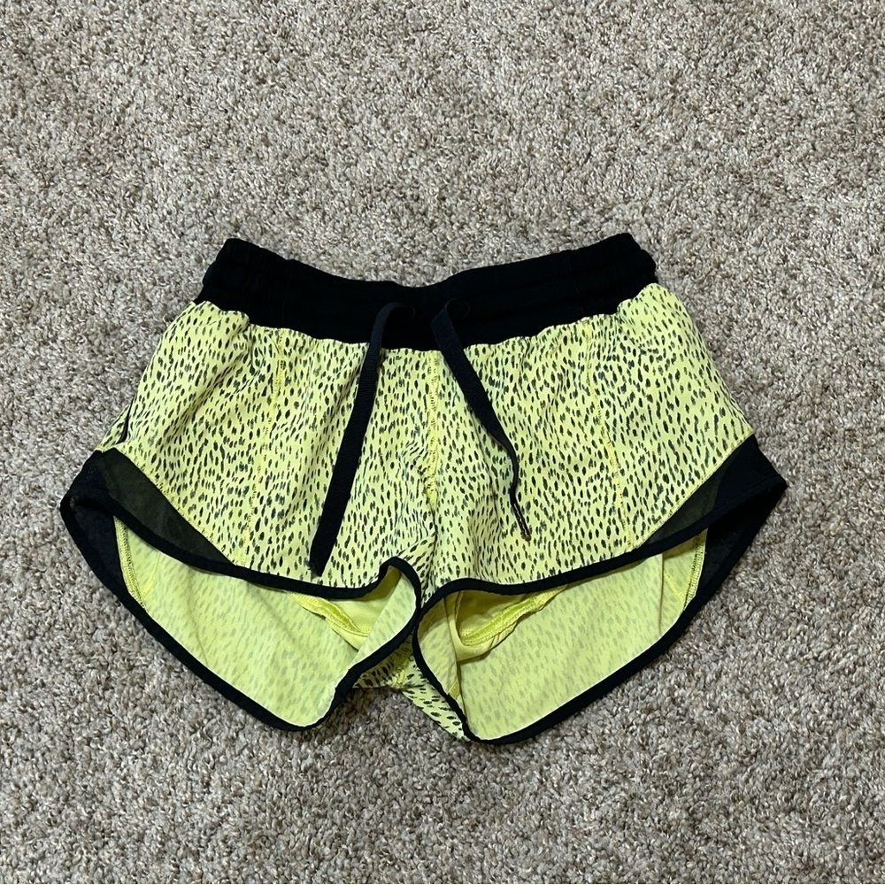 Lululemon Hotty Hot Short Dottie Dash Clarity Yellow Black Sz 2 Women’s Drawcord